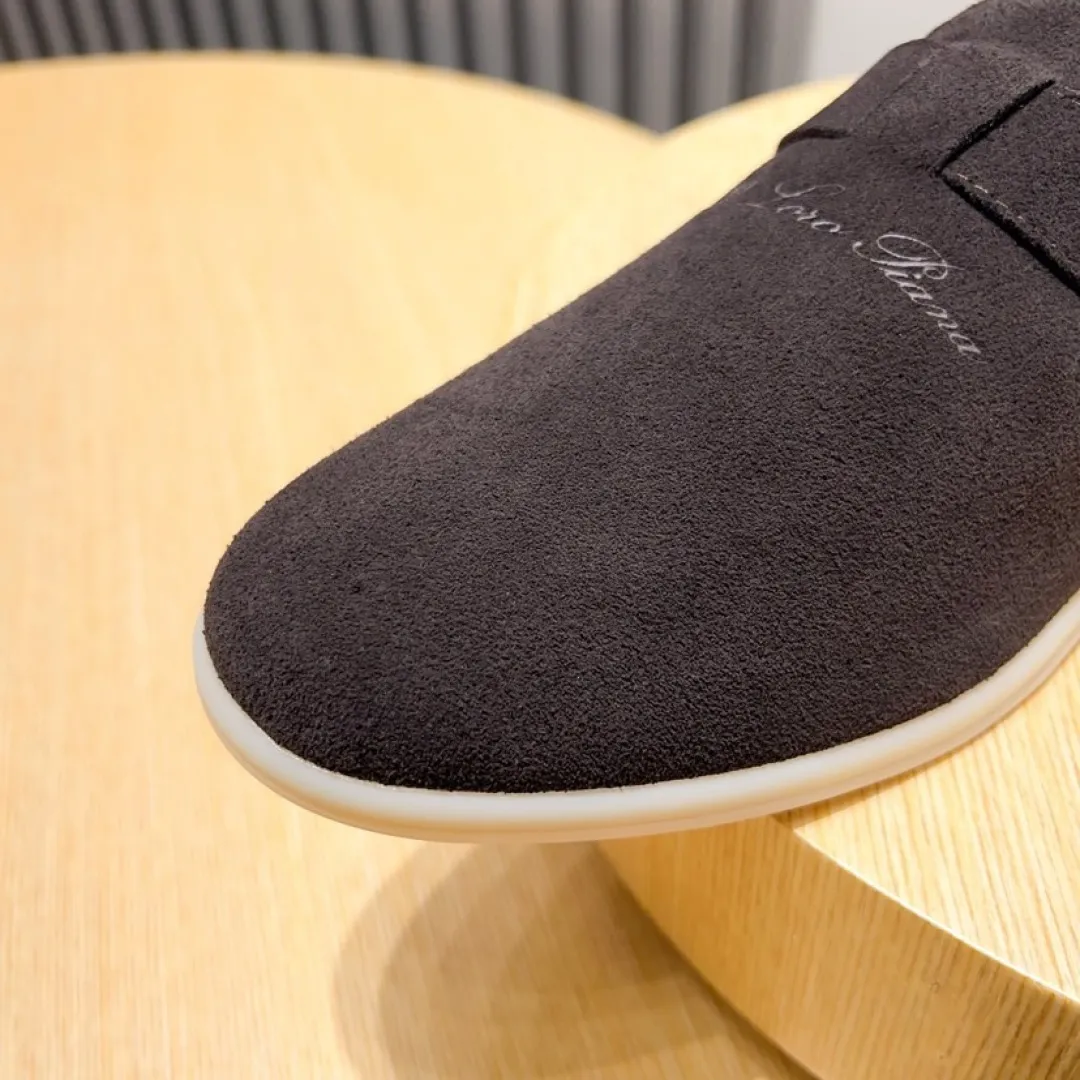 Factory price 420💰[loro piana] 2025 new moccasins, popular casual sneakers for street men. The shoes are made of first-layer suede leather uppers with rubber soles. They are classic. The complex craftsmanship and meticulous structure make the shoes light and soft, allowing you to walk comfortably and freely. Perfect for summer wear. Yardage: 38-45.